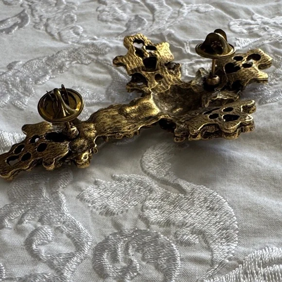 Vintage Style Gold and Diamond Cross Pendant - Picture 5 of 8
